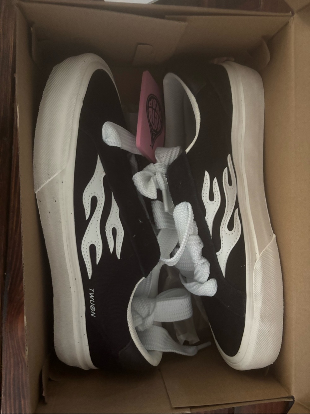 NIB STRAYE Logan Puff Black/White Flame Skate Shoes
